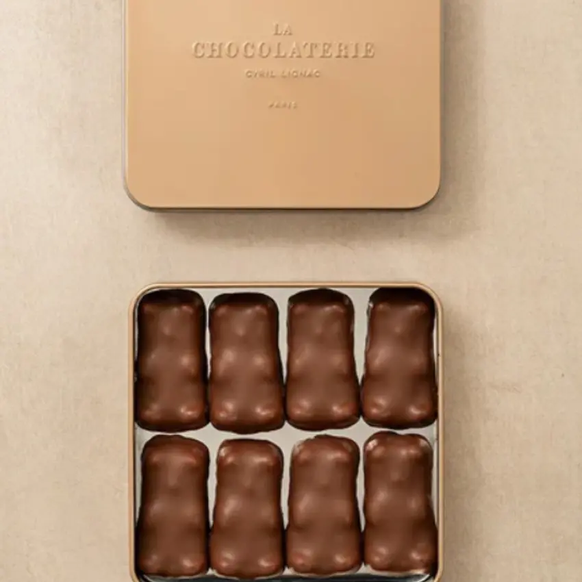 ▲牛奶巧克力棉花糖小熊罐則是將蓬鬆口感的熊型棉花糖裹上添加榛果醬的牛奶巧克力。