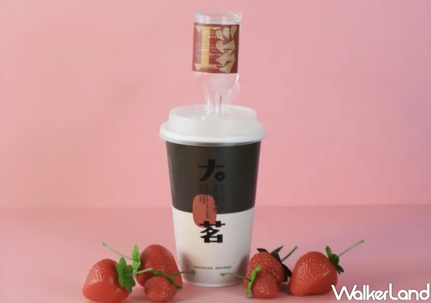 ▲大茗「莓醺奶紅」結合 Teapsy 原翠香紅茶酒與經典奶茶，加入草莓果釀，呈現溫潤順口的節慶風味。