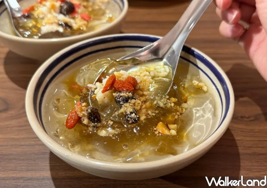 ▲「馮校長老火鍋」甜點推薦必點冰粉。(攝影:鄭雅之)