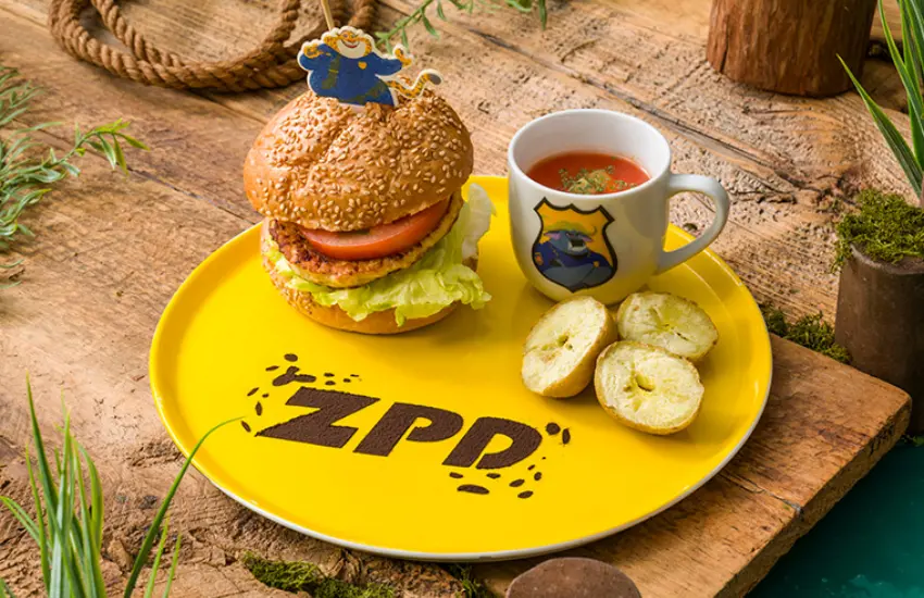 ▲硬派ZPD警局漢堡餐盤就是要吃得豪邁。