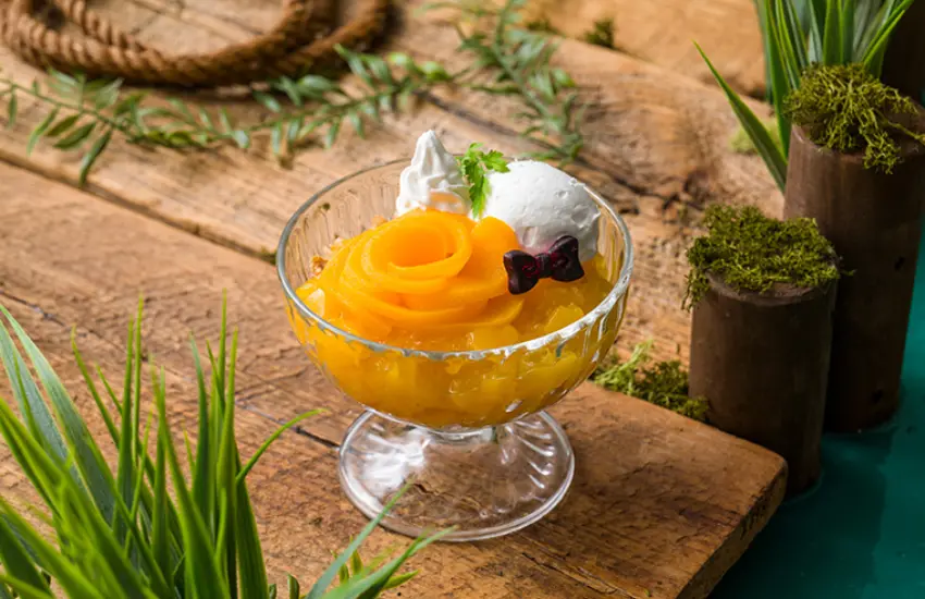 ▲靈感來自電影中兩人穿著西裝禮服潛入動物方城市百年慶典的場景。