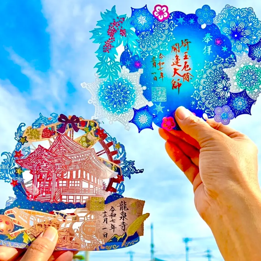 ▲龍泉寺推出的是日本第一款透明藝術御朱印，結合切繪御朱印、透明壓克力板與雷射箔材質，創造出全新型態的御朱印。