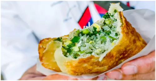 35元爽吃隱藏版高雄果貿社區美食！無名排隊美食蔥抓餅現做現煎，在地人私藏美食名單。