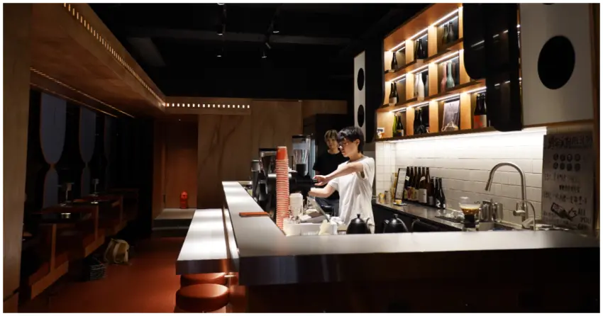 台中咖啡廳兼清酒吧！NOD COFFEE BAR ＆SAKE BAR 白天咖啡、夜晚清酒，享受全時段放鬆氛圍。
