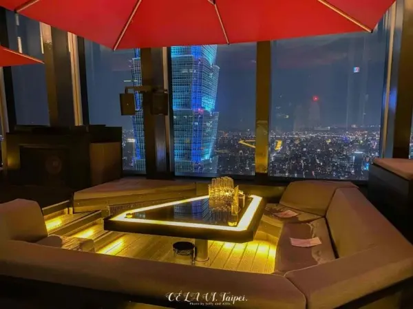 ▲台北信義區夜景餐廳推薦：CÉ LA VI 台北位在微風南山48樓，餐點推薦必點伊比利豬、PRIME牛排。