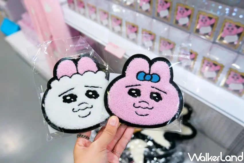 ▲褲褲兔快閃店推出多款周邊小物，絨毛杯墊必買。（攝影：張人尹）