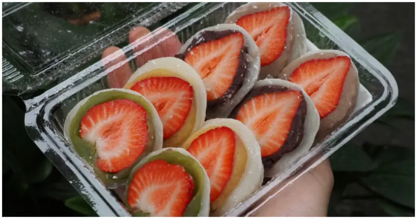 10元草莓糖心麻糬！林記手工麻糬草莓季開跑，銅板價草莓大福與麻糬限量預約瘋搶。