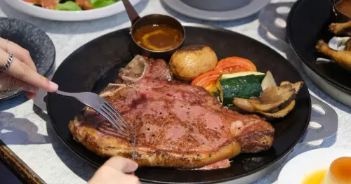 台北老派約會餐廳首選！波麗路18盎司牛排 烤雞雙人套餐吃超飽，大稻埕約會去。