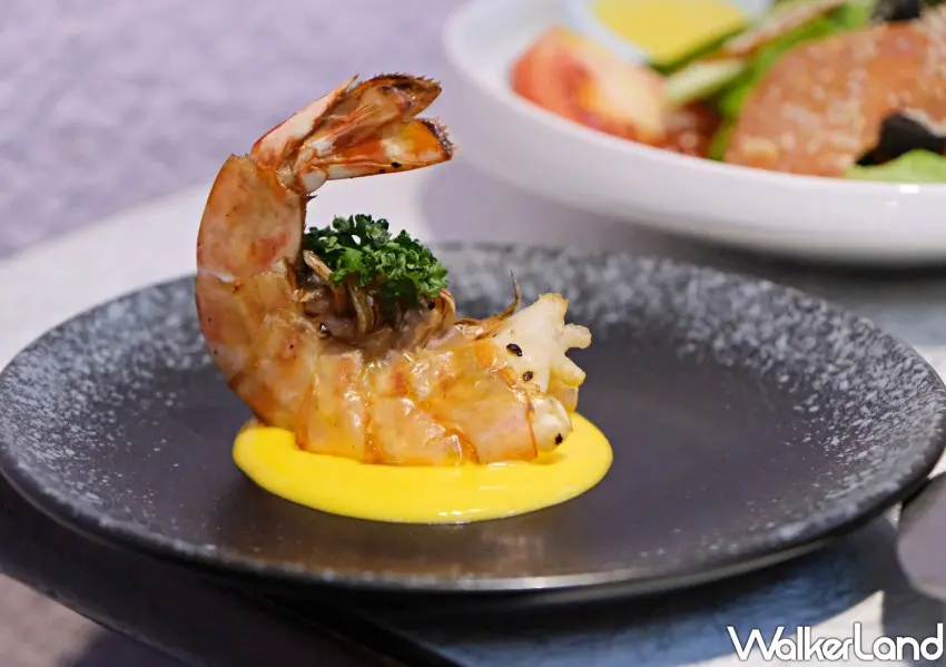 ▲波麗路西餐廳雙人套餐前菜「義式香煎明蝦・佐起司醬」。(攝影：鄭雅之)