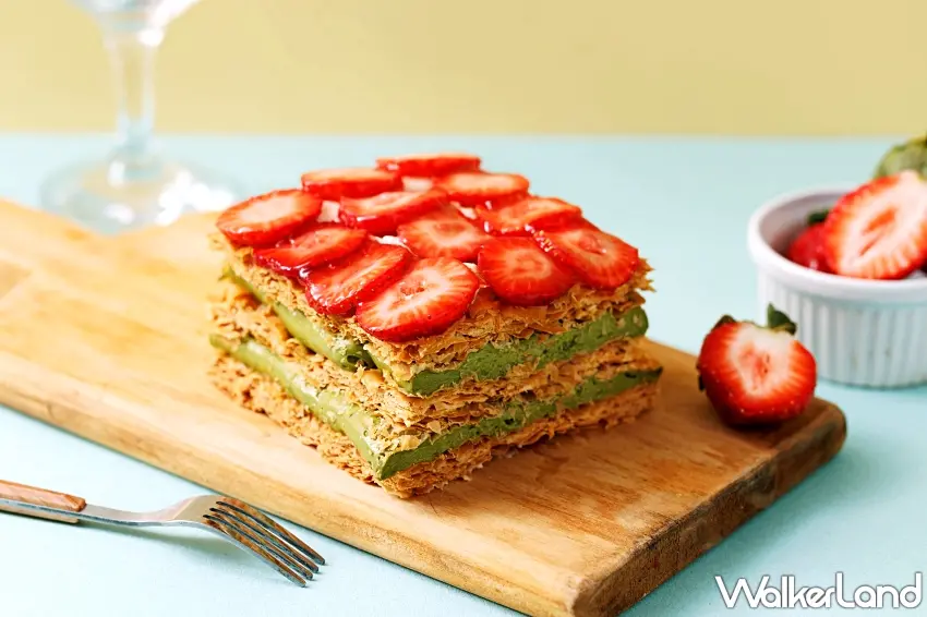 ▲酥脆的千層派皮佐以包種茶製作的細緻卡士達內餡,頂層鋪滿新鮮大湖草莓,一次就能享受到法式酥脆與台式茶香堆疊出的迷人口感