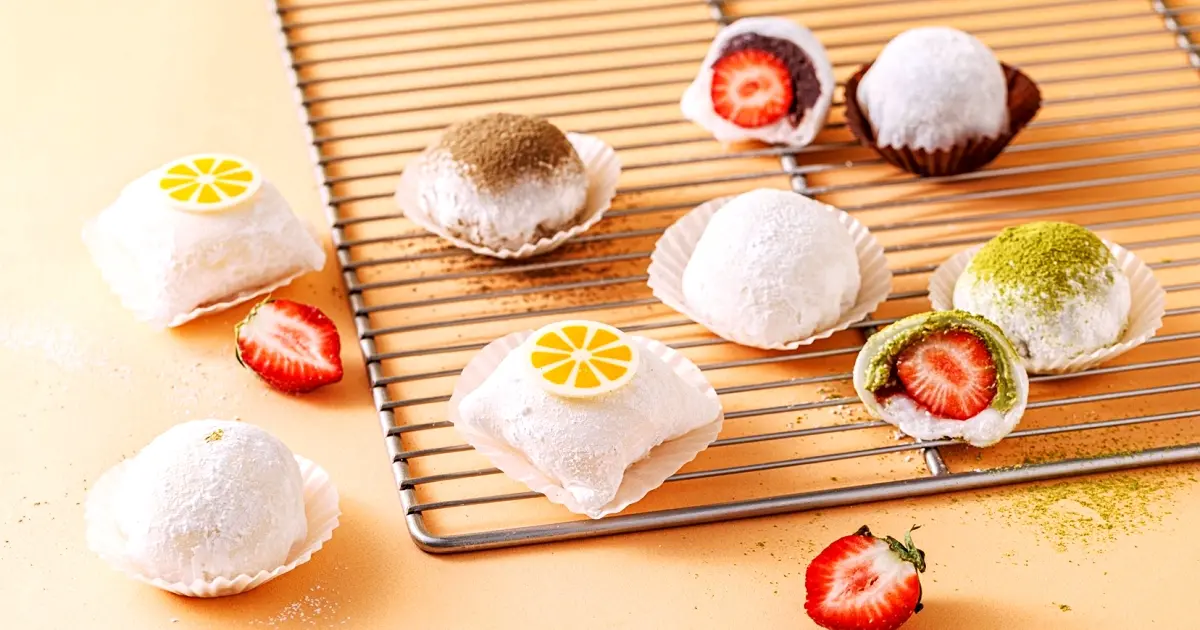 草莓大福、巨無霸布丁塔搶先吃！貓茶町草莓季主打台灣茶甜點，板橋美食地圖新亮點。