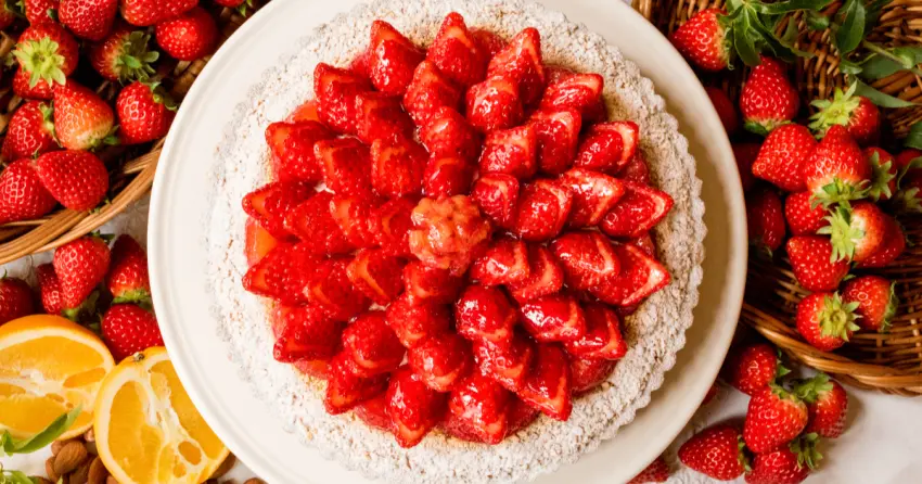 日本必吃草莓蛋糕！擺滿草莓超浮誇、11種口味任你挑，甘王草莓、白草莓通通有。