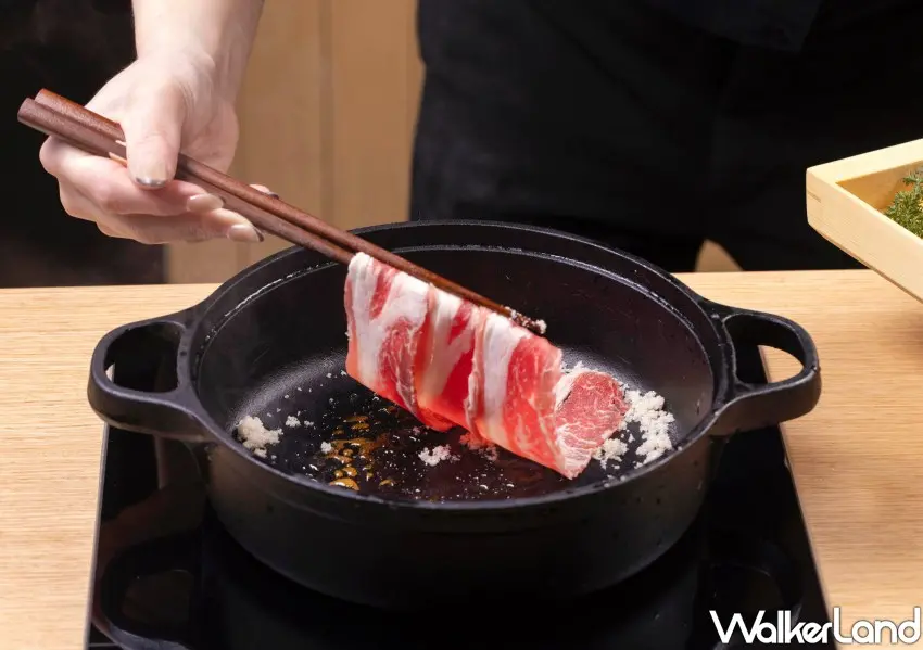 ▲「蜜柑關西風壽喜燒」有關西風壽喜燒選擇，嚴選福岡的三溫糖炒出糖色。