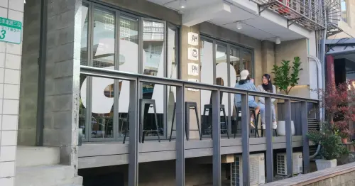 東區咖啡廳吃燒賣！PLOT咖啡廳結合快閃展演，必吃香菜燒賣 港式鴛鴦 抹茶巴斯克。