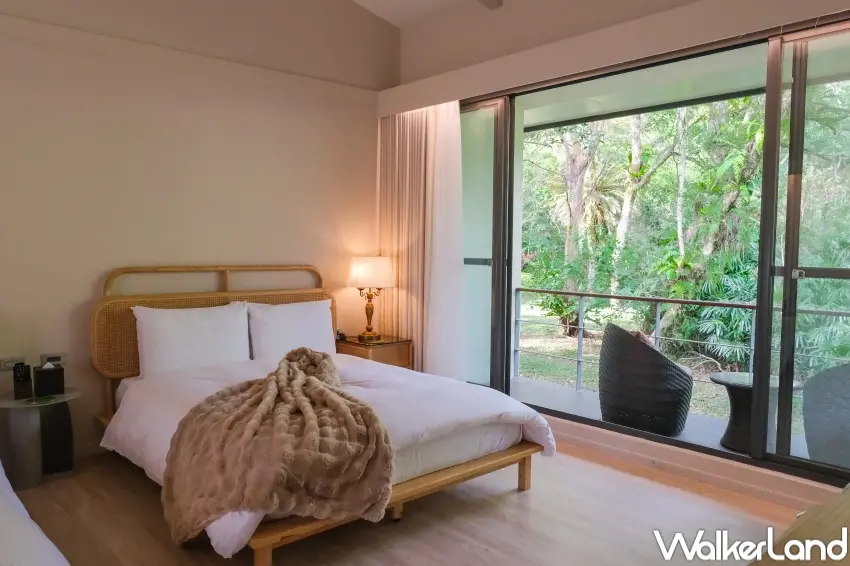 ▲彩蝶和風館房型結合日式美學與木質家具，營造簡潔的住宿空間。（攝影：張人尹）