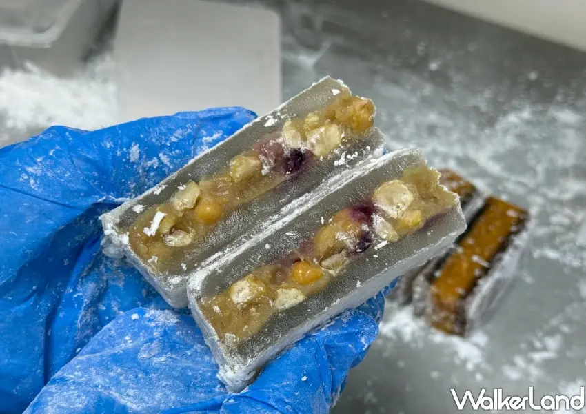 ▲「涼食帖」蔓越莓雪蓮子新口味，結合微酸果香與清爽口感，讓涼糕在冬天也能吃得輕巧無負擔。(攝影：鄭雅之)