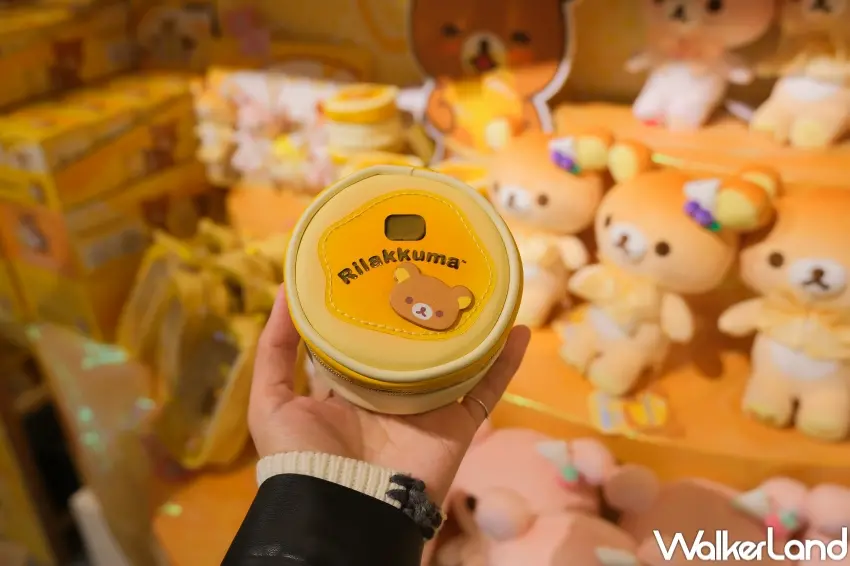 ▲拉拉熊鬆餅系列周邊以甜點造型設計,打造專屬展場的療癒下午茶感。(攝影:張人尹)