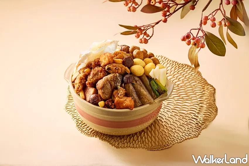 ▲象徵團圓的砂鍋翅裙佛跳牆，以金華火腿與老母雞文火燜煨出甘醇上湯，集山珍海味於一甕