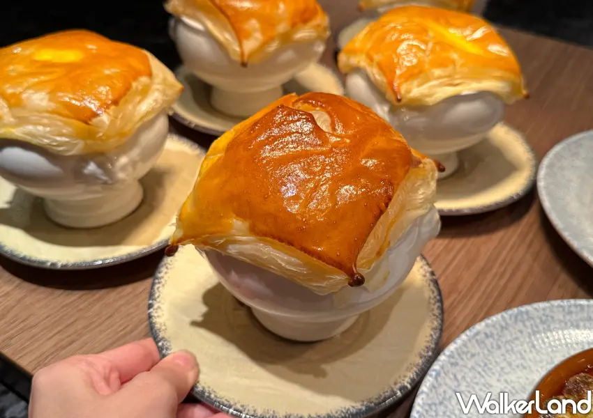 ▲漢來島語吃到飽和世界麵包冠軍得主－王鵬傑師傅合作的酥皮濃湯、法式松露野菇濃湯搭小可頌。