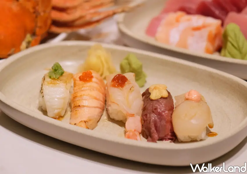 ▲漢來島語吃到飽台茂「盛區」炙燒握壽司推薦吃。（攝影：鄭雅之）