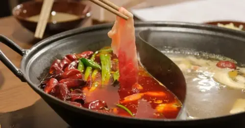 大巨蛋演唱會完衝！台北大巨蛋美食7間宵夜開吃，黃仁勳麻辣鍋、24小時早餐店。