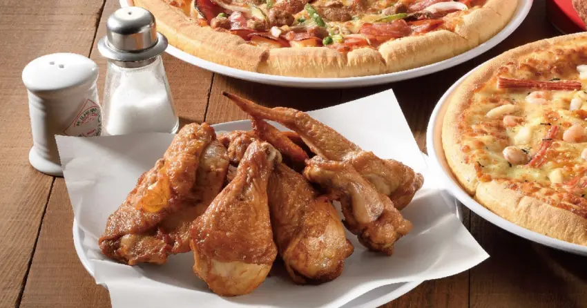 比買一送一更省！拿坡里買烤雞送雞翅 一塊30元有找，速食年末優惠先收下。