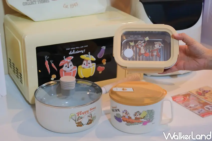 ▲499元春節福袋主打實用系組合，便當盒、泡麵碗、單柄鍋一次到位。（攝影：張人尹）