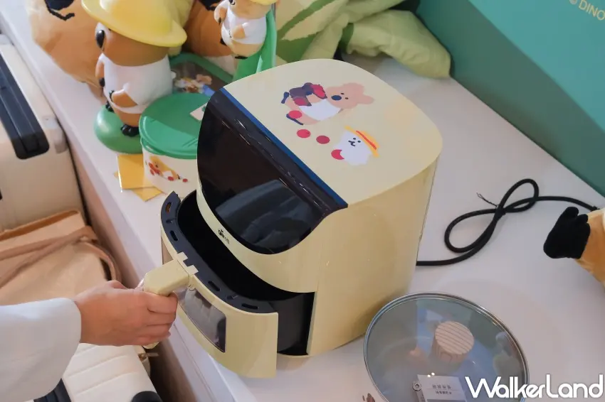 ▲1699元起主打小家電福袋，6公升氣炸鍋搭配可愛IP圖案，實用度再升級。（攝影：張人尹）