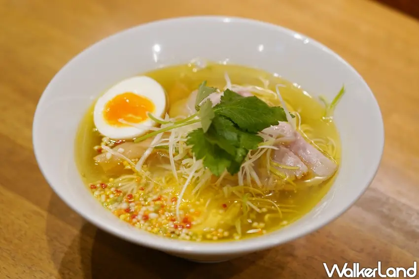 ▲「麵酒一照庵」招牌鹽味雞湯拉麵。（攝影：楊婷雅）