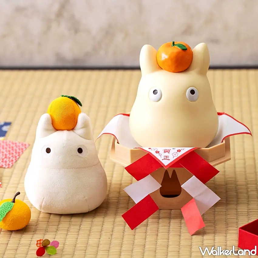 ▲最適合新春氛圍的小龍貓擺飾於2月新春之際再上架，變身鏡餅頂著橘子的小龍貓，替新年迎來大吉大利好彩頭。圖／橡子共和國提供；窩客島整理