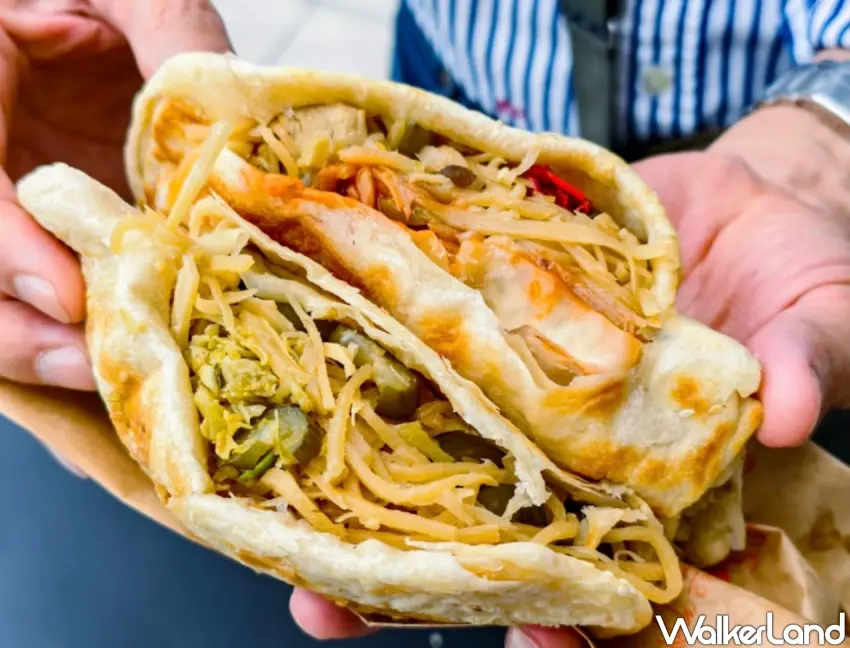 ▲「海青王家燒餅」總匯燒餅與筍絲夾菜的絕配辣味。（美食好芃友提供）