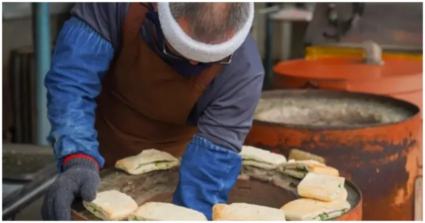 高雄眷村美食5選！從北方麵食到江浙家鄉味，炭烤燒餅、皮帶麵、姥姥燉肉一次吃透。