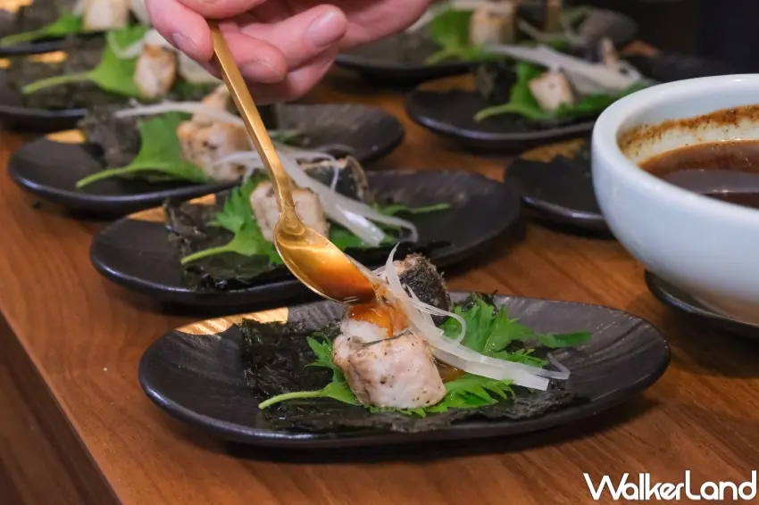 ▲姜滿堂Dream Plaza以白鰻搭配海苔與紫蘇葉，呈現少見的韓式吃法。（攝影：張人尹）