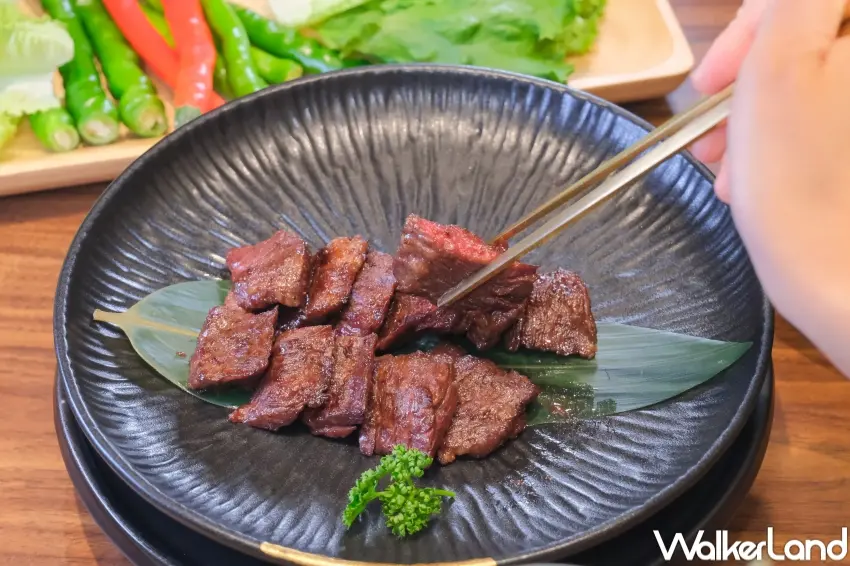 ▲姜滿堂Dream Plaza VIP尊榮包廂集結和牛、牛舌與多款海鮮料理。（攝影：張人尹）