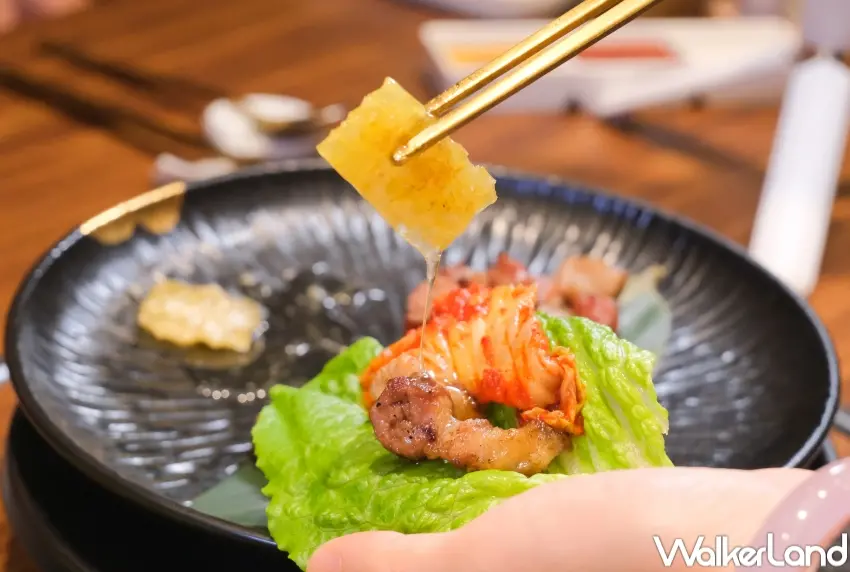 ▲姜滿堂Dream Plaza以蜂蠟熟成黑豬肉作為VIP菜單重點，品嚐時搭配蜂蜜一同享用。（攝影：張人尹）