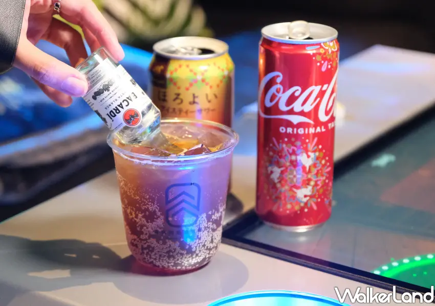 ▲「叢林開始酒鬼超市」提供DIY調酒組，體驗自己動手的樂趣。(攝影：鄭雅之)