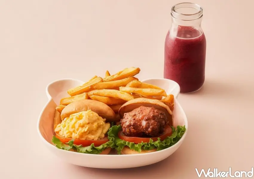 ▲貳樓小大人餐包含牛蛋小雙堡寶餐、吃光光起司蛋雞肉飯與北鼻奶油雞肉長管麵，從口味到份量都為孩子用餐習慣量身打造。