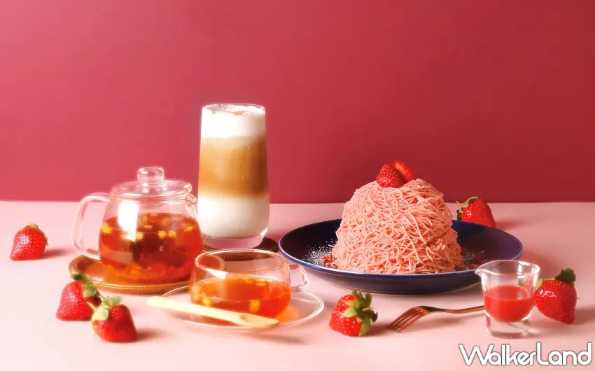 ▲特別引進日本專用機器，將融入草莓酸甜風味的白鳳豆沙，壓製成如絲線般細膩的粉紅瀑布，豪邁地覆蓋在溫熱的薄鬆餅上