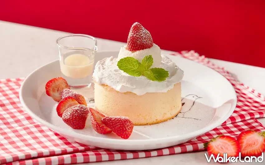 ▲鮮莓香柚鮮奶油厚鬆餅主廚特別選用日本愛媛縣產的柚子，將柚子皮與柚子汁融入豆沙與北海道鮮奶油之中