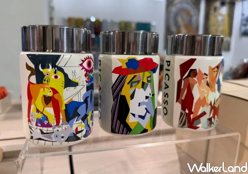 ▲台北沈浸式畢卡索展覽周邊小物！將畢卡索名作製成杯墊、筆記本、小提袋等一系列實用系周邊商品。(攝影：鄭亦庭)