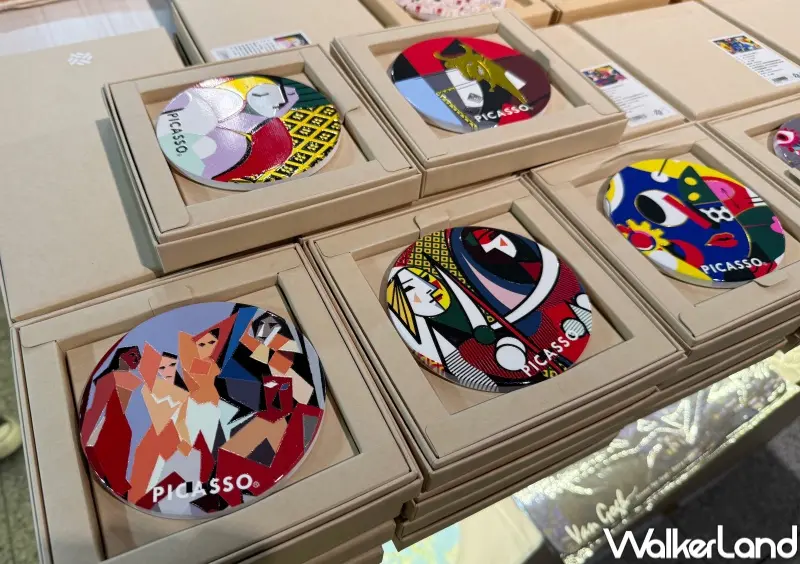 ▲台北沈浸式畢卡索展覽周邊小物！將畢卡索名作製成杯墊、筆記本、小提袋等一系列實用系周邊商品。(攝影：鄭亦庭)
