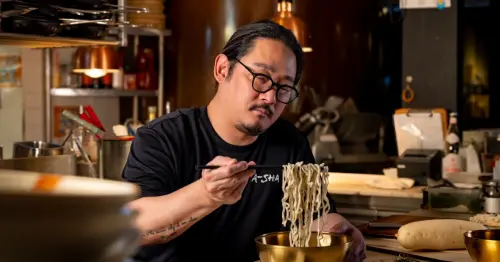 黑白大廚金度潤、阿舍食品聯手打造DO KIM！首波主打紫蘇油牛肉烏魚子乾拌麵。