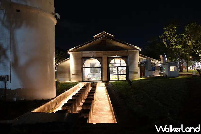 ▲台東機關車庫建於1917年至1919年間，是東部鐵道三大機關車庫中唯一保存至今的日式半木造越屋頂建築，現為雲品國際所營運的文創餐飲空間「機關車庫Tea House 1917」