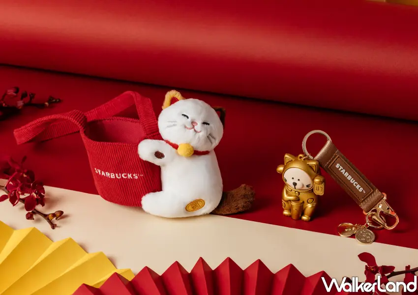 ▲星巴克再度搶攻貓奴的荷包，推出全新「抱抱招財貓單杯提袋」為新年開運。