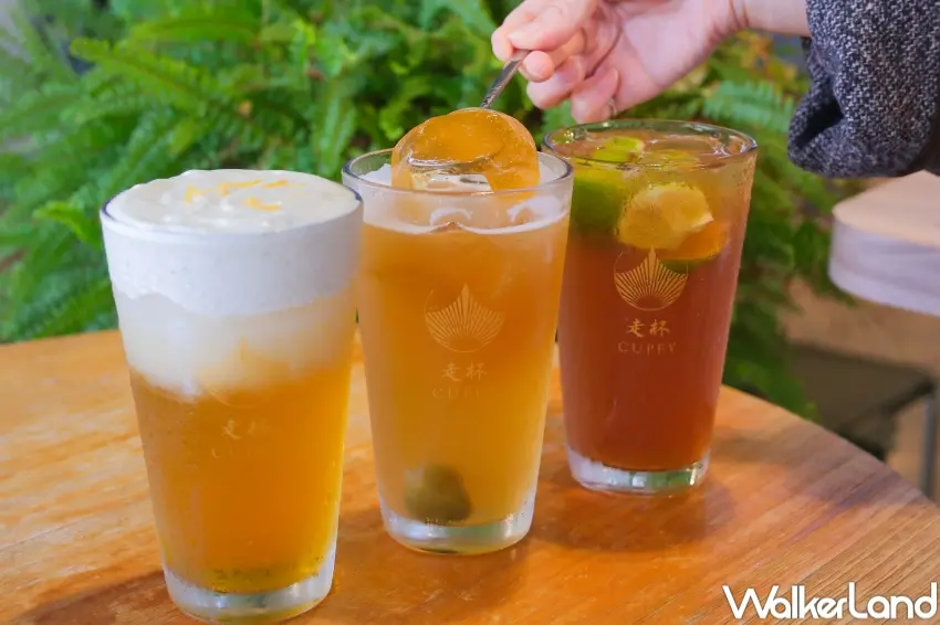 ▲店家自製愛玉、仙草與燕麥奶，升級不加價，提供粉絲多元選擇（攝影：張人尹）