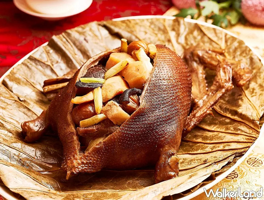 ▲台北萬豪2026年菜外帶「爐烤富貴八寶鴨」