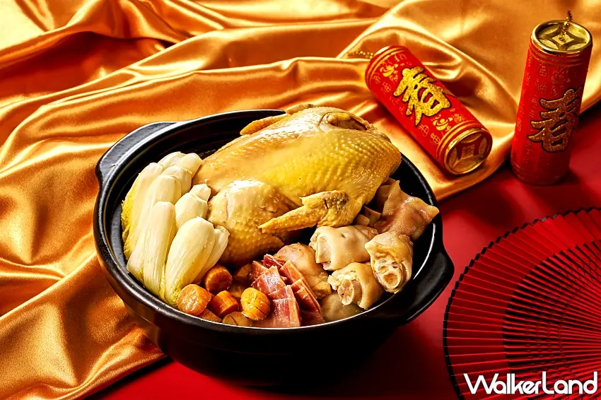 ▲深受老饕喜愛的「火瞳津白燉土雞」,則展現了截然不同的溫潤風味。主廚同樣以8小時慢熬的濃郁雞湯襯托土雞與干貝的鮮甜