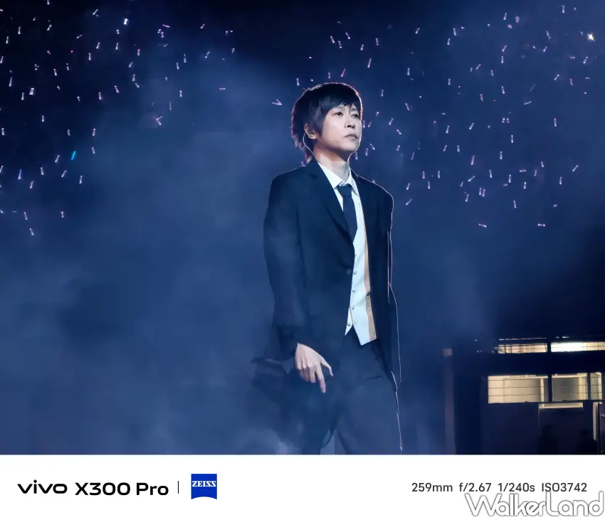 ▲使用vivo X300 Pro無論在哪一區都可以拍到超大特寫五月天阿信。(攝影：鄭雅之)