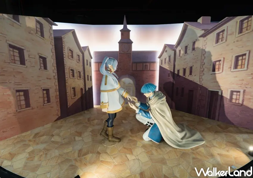 ▲台北葬送的芙莉蓮展必拍打卡點!還原欣梅爾為芙莉蓮戴上鏡蓮華戒指的瞬間。