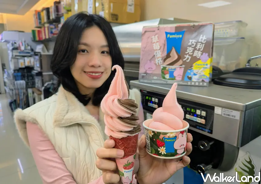 ▲2026年首波強檔全家「草莓優格霜淇淋」,以草莓果香搭配清爽優格乳酸感,搭配專屬粉嫩蘋果紅鬆餅餅皮,視覺與口感都相當討喜。
